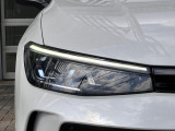 LEDマトリックスヘッドライト「IQ.LIGHT」。対向車や先行車を検知し、LEDを個別制御。まぶしさを抑えながら、夜間の視界をしっかり確保。