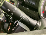 視認性の高いメーターで、速度やエンジン回転数を一目で確認できます。運転に必要な情報を的確に伝え、安全運転をサポートします。