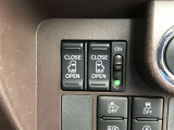 両側電動スライドドアの開閉はインパネにあるスイッチを押すだけで簡単開閉可能です!