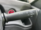 操作しやすいウインカーレバー。スムーズな操作で安全な車線変更をサポートします。使いやすさを追求した設計です。