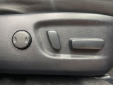 【パワーシート】スイッチ一つで簡単にシートの微調整が可能!電動だから力もいりません!快適なシートポジションにセットして、快適なドライブをお楽しみください。