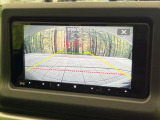 【バックカメラ】駐車時に後方がリアルタイム映像で確認できます。大型商業施設や立体駐車場での駐車時や、夜間のバック時に大活躍!運転スキルに関わらず、今や必須となった装備のひとつです!