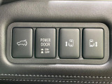 【両側パワースライドドア】スマートキーや運転席のスイッチで後席両側スライドドアの開閉が可能♪電動だから力を入れてドアを開ける必要が無く、小さなお子様でも簡単に開け閉めでき快適です♪