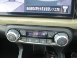 オートエアコンです。簡単な操作で室内を快適な温度になりますので夏場や冬場でも快適なドライブが楽しめます。