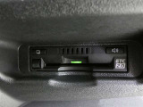 高速道路を賢く使うETC2.0装備です。高速道路とクルマが情報を連携して渋滞の迂回ルートや災害時の適切な誘導をしてくれたりします。