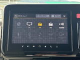 多彩な再生方法に対応し、お好みの音楽を楽しめます。CDやUSBはもちろん、Bluetooth接続も可能です。快適なドライブを演出します。