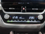 左右独立温度コントロールフルオートエアコンです。運転席、助手席それぞれで独立して温度設定ができます。冷え性の方が乗っても安心ですね♪