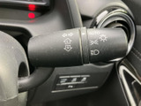 操作しやすい位置に配置されたウインカーレバー。スムーズな車線変更をサポートします。