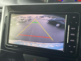 後方の状況を安全に確認できるバックモニター。狭い場所での駐車や、人通りの多い場所での移動が格段に楽になります。