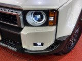 【LEDヘッドライト】悪天候や夜間走行時も良好な視界を確保し安心して運転できる高輝度LEDヘッドライトを装備!点灯速度が早く、消費電力も抑えられています。
