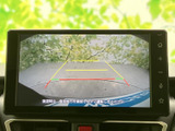 後方確認をサポートするカメラが搭載されています。駐車時の取り回しがスムーズになり、安全な運転をアシスト。ガイドラインも表示され、より確実な駐車を支援します。