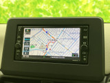使いやすいインターフェースで、運転中に直感的に操作できます。目的地設定も簡単で、スムーズなカーナビゲーションをサポートします。快適なドライブに貢献します。
