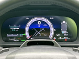 後方の状況を画面で確認できるので、駐車や車庫入れがよりスムーズになります。安全運転をサポートする頼もしい機能です。