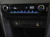車内を快適に、オートエアコンを装備しています。
