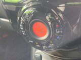 【オートエアコン】一度お好みの温度に設定すれば、車内の温度を検知し風量や温度を自動で調整。暑い&hellip;寒い&hellip;と何度もスイッチ操作をする必要はありません。快適な車内空間には必須の機能ですね♪