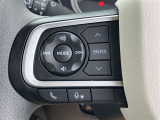 ステアリングスイッチ付き。前方から目を離すことなく操作することが可能です。