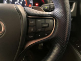 【ステアリングスイッチ】安全装置の設定も簡単に操作できます。