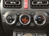 オートエアコンを装着しておりますので車内をお好みの快適な温度に保つことが可能です!