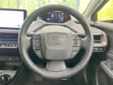 インテリアに合わせたデザインのステアリングは、運転される方のことも考え、運転しやすい形状、大きさです。是非一度、実際に触ってお確かめください。