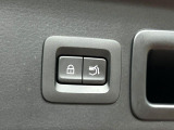 【パワーバックドア】スマートキーや運転席のボタンを押すだけでリアゲートが自動で開閉します!荷物を持っている時や、高い位置にあるバックドアを閉める際に便利な機能です♪