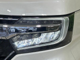 【LEDヘッドライト】悪天候や夜間走行時も良好な視界を確保し安心して運転できる高輝度LEDヘッドライトを装備!点灯速度が早く、消費電力も抑えられています。