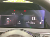 視認性の高いメーター類で、運転に必要な情報を的確に把握できます。運転席を洗練された空間に演出します。