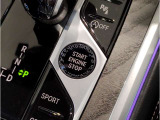 【プッシュスタート】プッシュスタートの最大のメリットは「防犯対策」です。スマートキーと車のIDが合致しないとエンジンは始動させることができません。