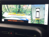 【パノラミックビューモニター】専用のカメラにより、上から見下ろしたような視点で360度クルマの周囲を確認することができます☆死角部分も確認しやすく、狭い場所での切り返しや駐車もスムーズに行えます。