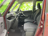 運転しやすい配置で、快適なドライビングをサポート。シートの形状も工夫されており、長時間の運転でも疲れにくいです。上質な空間をご提供します。