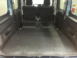 後部座席を倒せばさらに広々