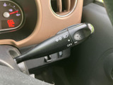 操作しやすい位置に配置されたウインカーレバー。スムーズな車線変更をサポートします。安全運転をサポートする機能が充実しています。