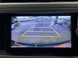 【バックカメラ】運転席から画面上で安全確認ができます。駐車が苦手な方にもオススメな便利機能です。