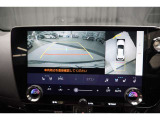 上から車両を見下ろしたような映像をナビゲーション画面に表示する「パノラミックビューモニター(床下透過表示機能付き)も搭載しています。