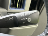 操作しやすい位置に配置されたウインカーレバー。スムーズな操作感で、安全な車線変更をサポートします。