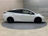 「中古車ハイブリッド保証」付き。ハイブリット機構を無償で保証します。保証期間は初度登録年月から10年目まで、または3年間の長い方。但し累計走行距離が20万km以内。