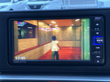 停車中には、TVや動画コンテンツをお楽しみいただけます。長距離移動や待ち時間も快適に過ごせる便利な機能です。
