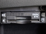 ★ETC(DSRC)が装備されています!!社外品とは違い収まりの良いデザインが人気!高速道路を利用する際は必需品ですよね!!ストレス無く料金所を通過出来ます!!