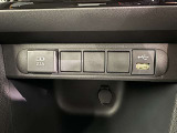 充電用USB端子付き。スマートフォンなどの充電に便利です。