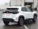 明るく広々、落ち着いた店内では、中古車のご検討・ご購入のほか、携帯電話(au)の購入等、様々なご相談に幅広く応えていきます♪