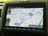 見やすい地図画面で、運転に集中できます。渋滞情報もリアルタイムで確認可能。スムーズな移動をサポートします。