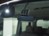 ドライブレコーダーが装備されています。録画した映像はこの車両に装備のカーナビでも再生が可能です。
