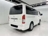 広々とした車内空間に優れた燃費性能。更にデザインも上質で人気のお車です!
