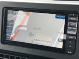 見やすい地図表示で、目的地までスムーズに案内。運転に集中できる、安心の機能です。
