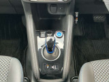 e-powerの電子シフトノブはワンタッチでドライブ・リバースに入れていただけますので非常に操作が楽々です!