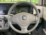 インテリアに合わせたデザインのステアリングは、運転される方のことも考え、運転しやすい形状、大きさです。是非一度、実際に触ってお確かめください。