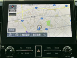 見やすい地図表示で、スムーズなナビゲーションを実現。運転に集中しながら、目的地まで安心です。