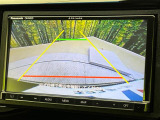 【バックカメラ】駐車時に後方がリアルタイム映像で確認できます。大型商業施設や立体駐車場での駐車時や、夜間のバック時に大活躍!運転スキルに関わらず、今や必須となった装備のひとつです!