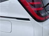 後ろが狭くてもサッと積める。途中で止められる安心のバックドア。後ろの駐車スペースが狭い時に重宝しますよ♪
