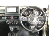 機能的なインパネはスイッチ類の操作性も良好!ギア感溢れる無骨なデザインも好評です!