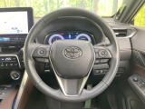 インテリアに合わせたデザインのステアリングは、運転される方のことも考え、運転しやすい形状、大きさです。是非一度、実際に触ってお確かめください。
